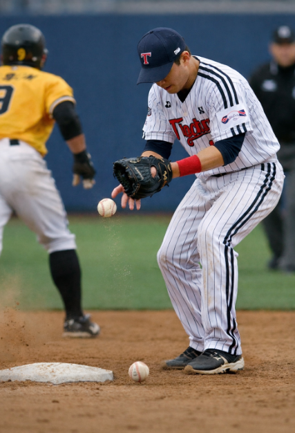 인필드플라이 고의낙구 실책 야구 수비수